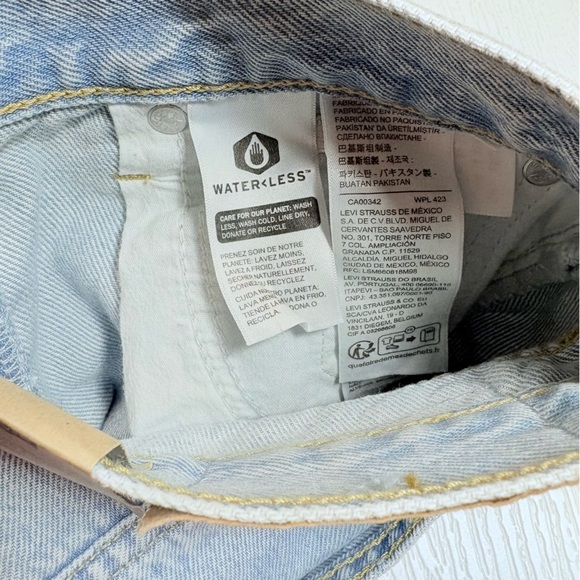 nwt Levi’s Wedgie Straight 100% Cotton Distressed Light Wash Jeans Size 26 - Picture 11 of 16